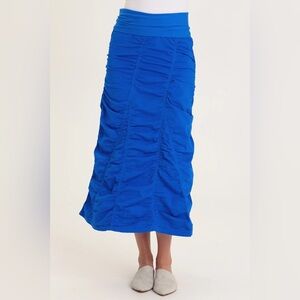WEARABLES
POPLIN GORED SHIRRED MIDI SKIRT
 In Honorable Blue